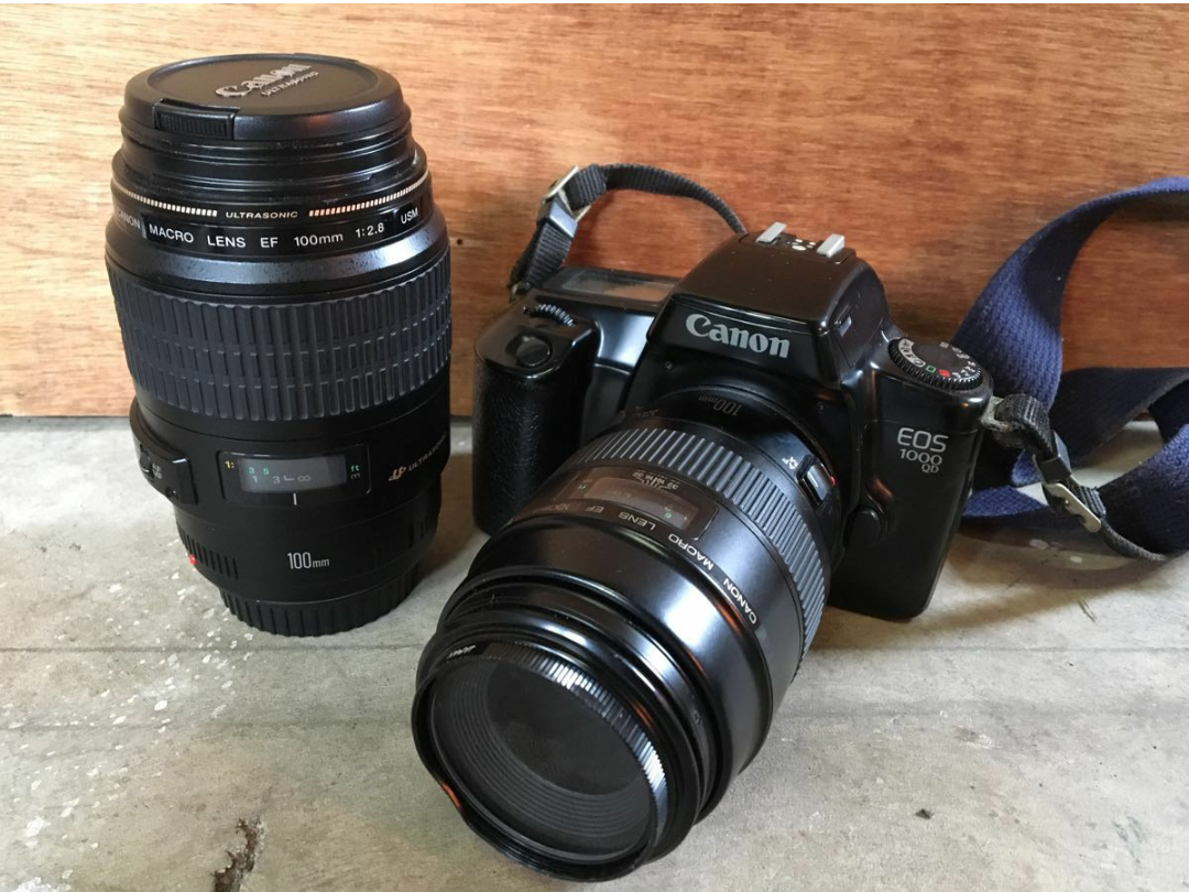 本日の買い取り品はCanon EOS 1000 QP 100㎜付属+レンズ 100㎜ 1:2.8 フィルムカメラです！