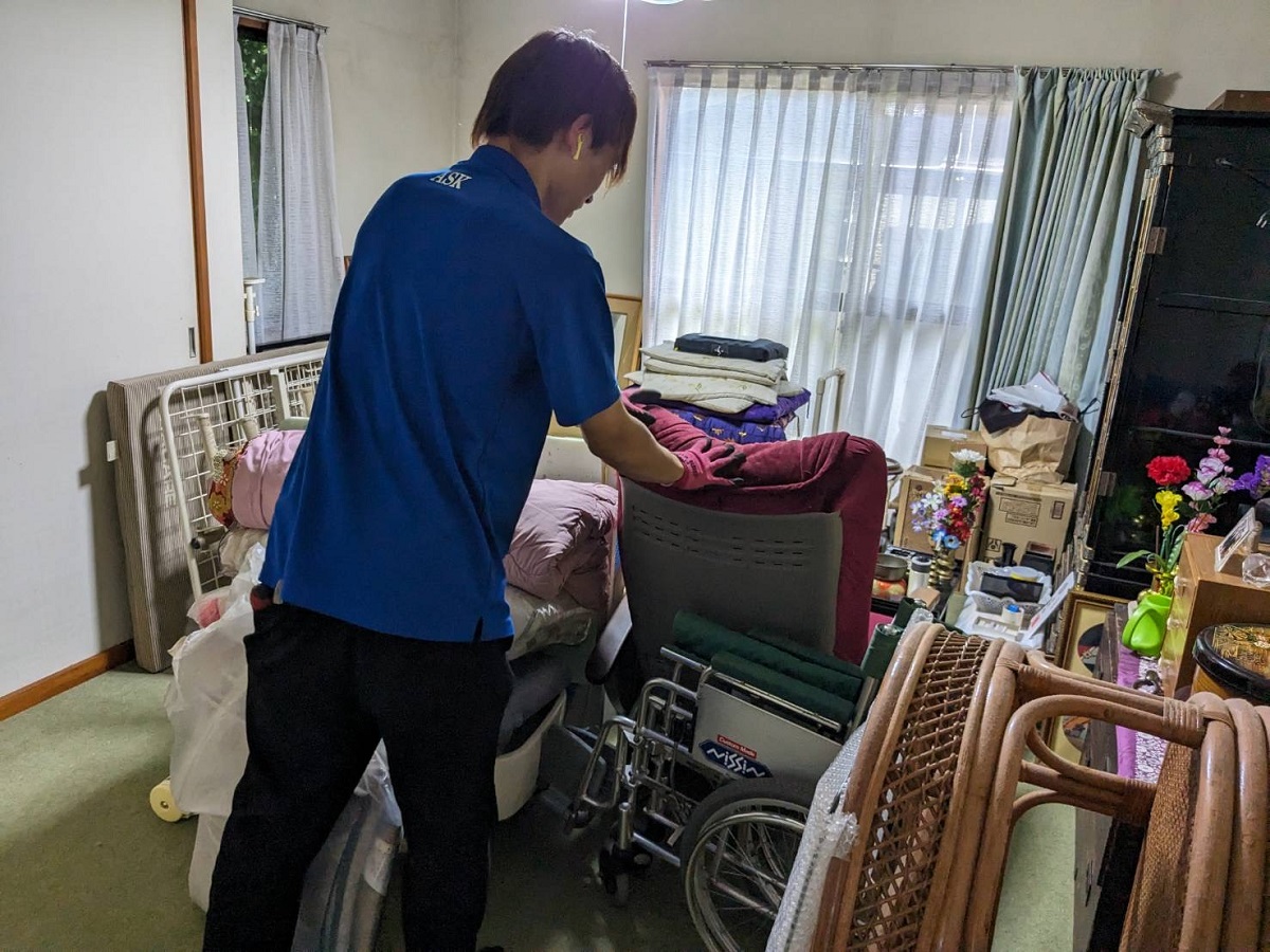 「介護用ベッドや車椅子など介護用品の回収依頼」作業写真