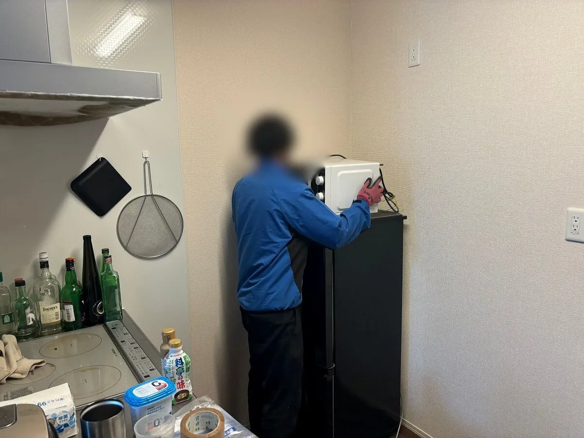 「2DKのマンションから冷蔵庫・家電などを回収させていただきました」作業写真