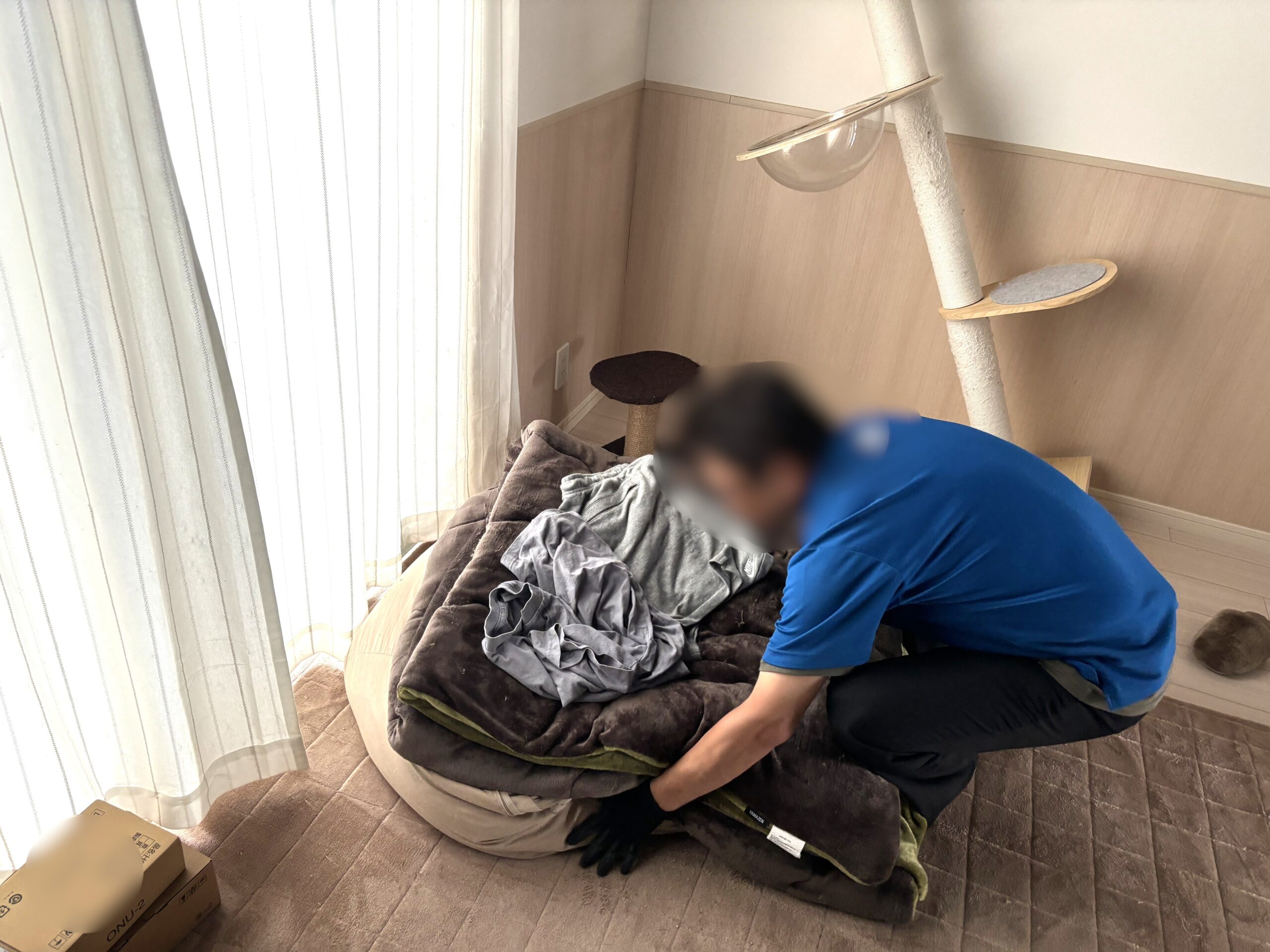 「引越しのため不要になった毛布やキャットタワーなどを回収しました」作業写真