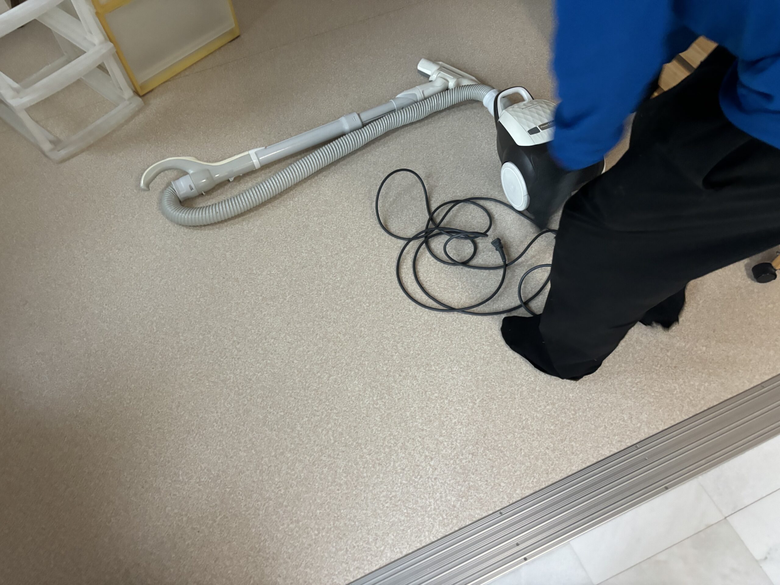 「単身赴任先のお住まいで不要になった折り畳みベッドなどを回収しました」作業写真