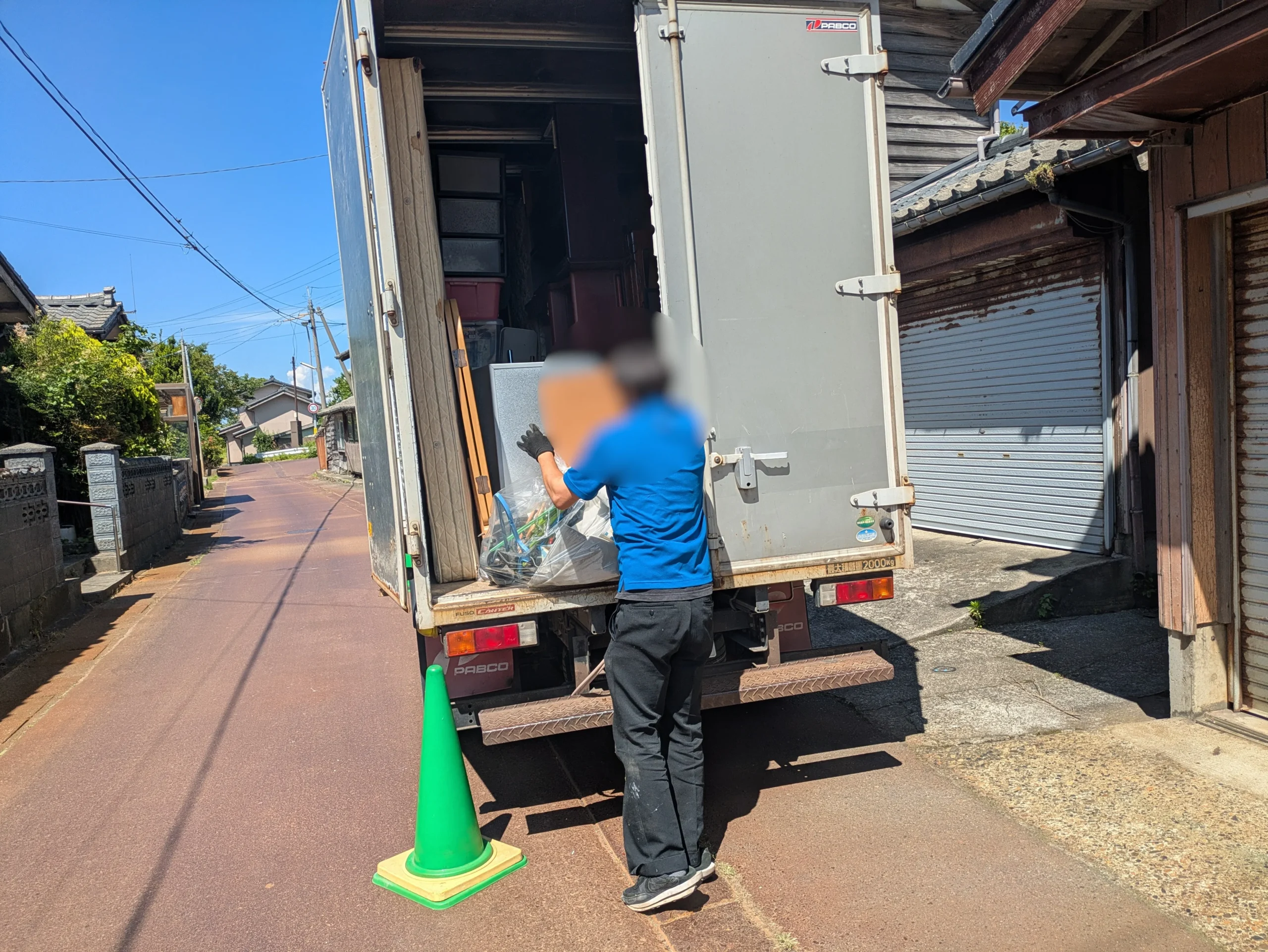 「お家の整理に伴い不要なベッドフレームなどを回収しました」作業写真
